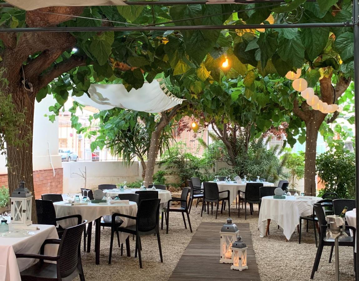 Hotel Restaurant Llansola Sant Carles de la Ràpita Exterior foto