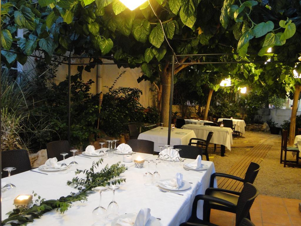 Hotel Restaurant Llansola Sant Carles de la Ràpita Exterior foto